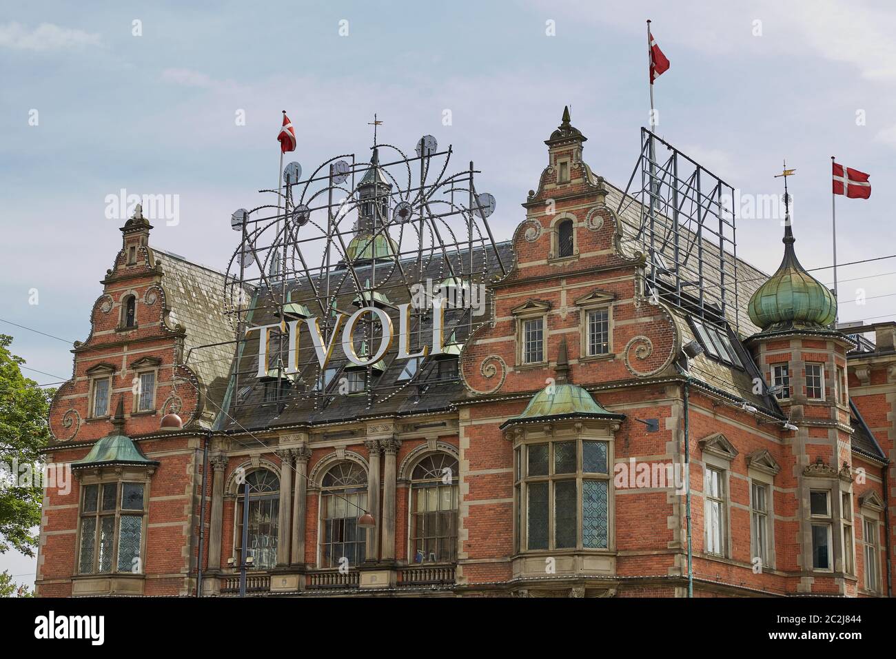 Das Haupteingangstor zum Tivoli Vergnügungspark in Kopenhagen, Dänemark Stockfoto