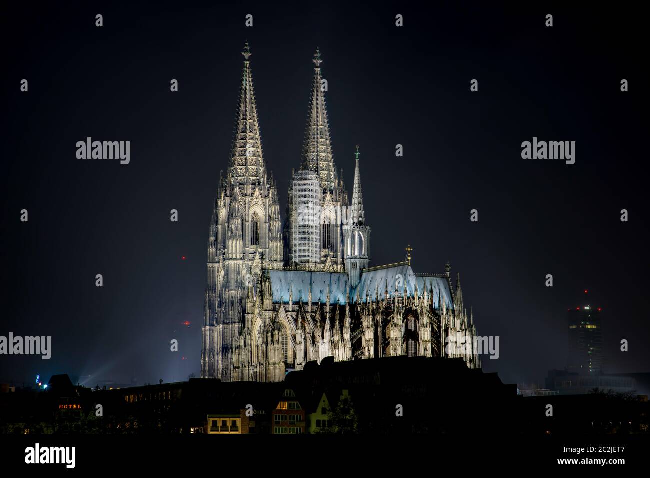 Sehenswürdigkeiten in Deutschland, beleuchtet den Kölner Dom bei Nacht Stockfoto