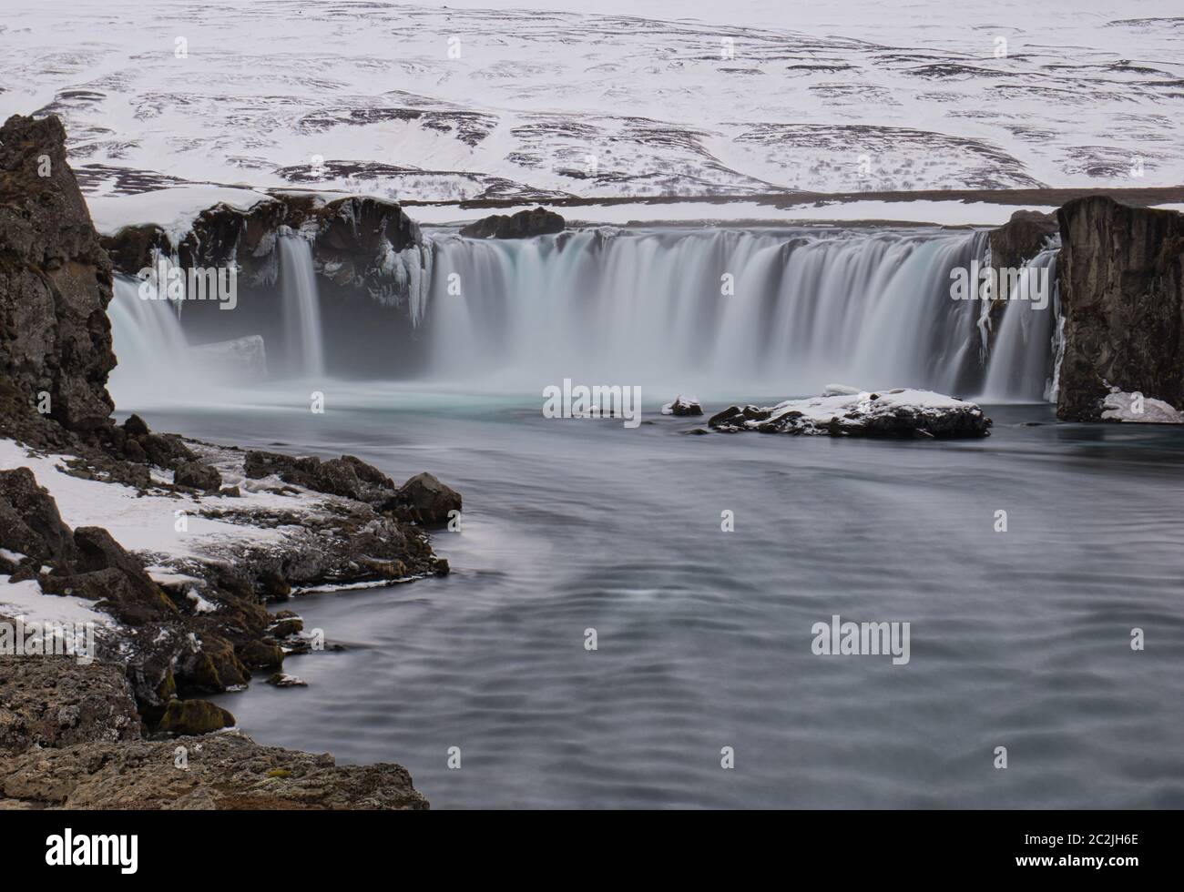 Lange Belichtung von Godafoss Wasserfall in Island im Frühjahr Stockfoto