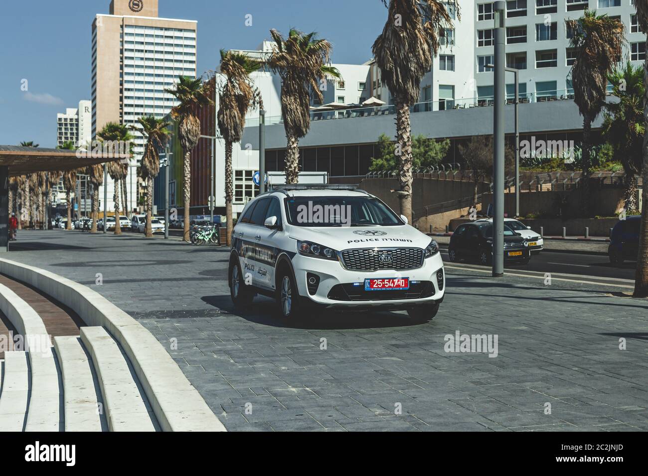 Tel Aviv/Israel-10/10/18: Israel Police patrouillieren SUV, Kia Sorento, geparkt auf der Promenade in Tel Aviv. Die israelische Polizei ist die zivile Polizeieinheit Stockfoto