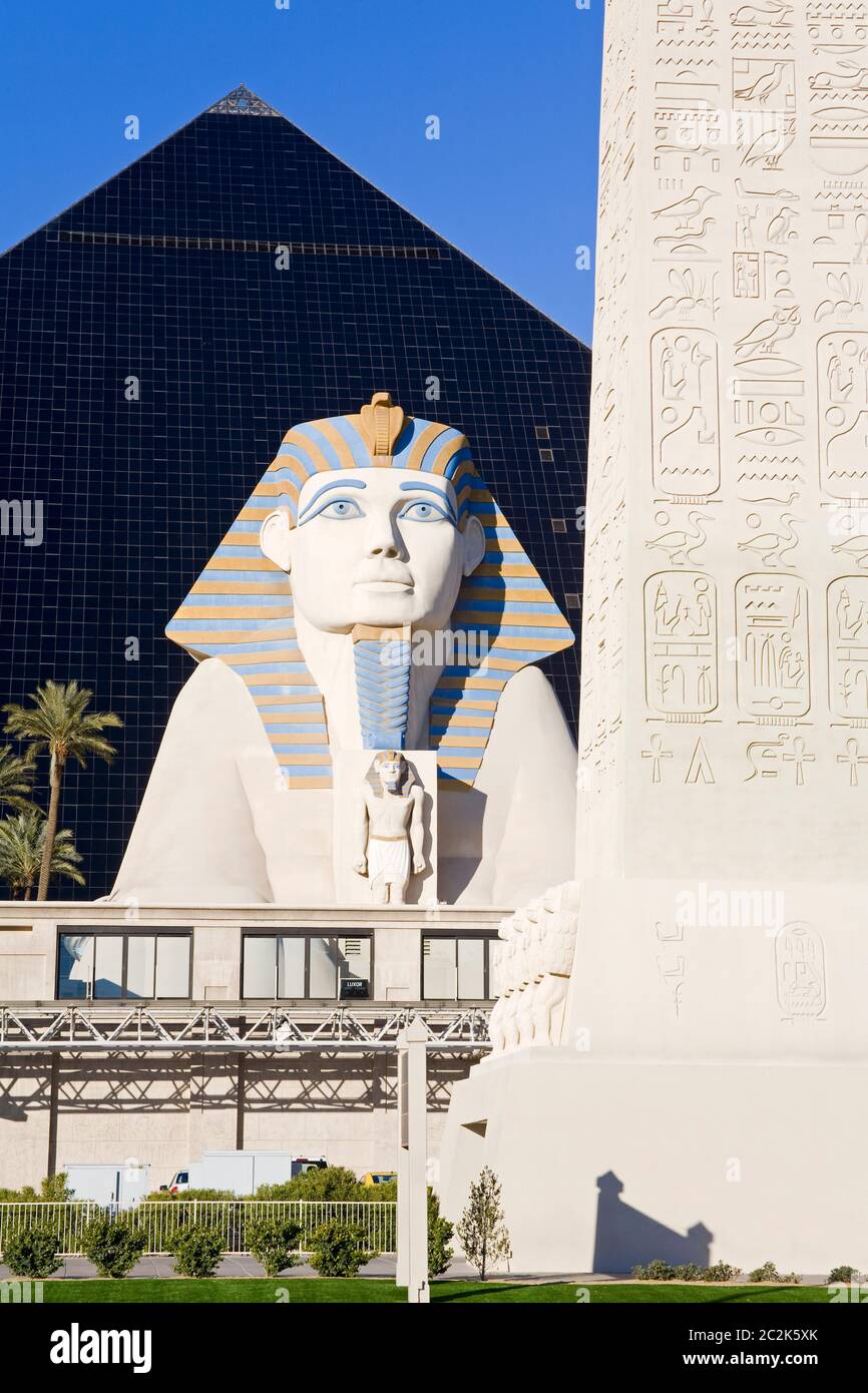 Sphinx & oblisk vor dem Luxor Casino, Las Vegas, Nevada, USA, Nordamerika Stockfoto