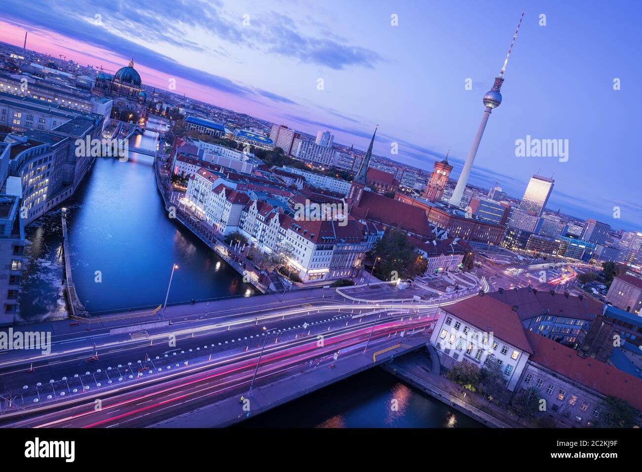 Panoramablick auf die berliner Innenstadt bei Sonnenuntergang Stockfoto