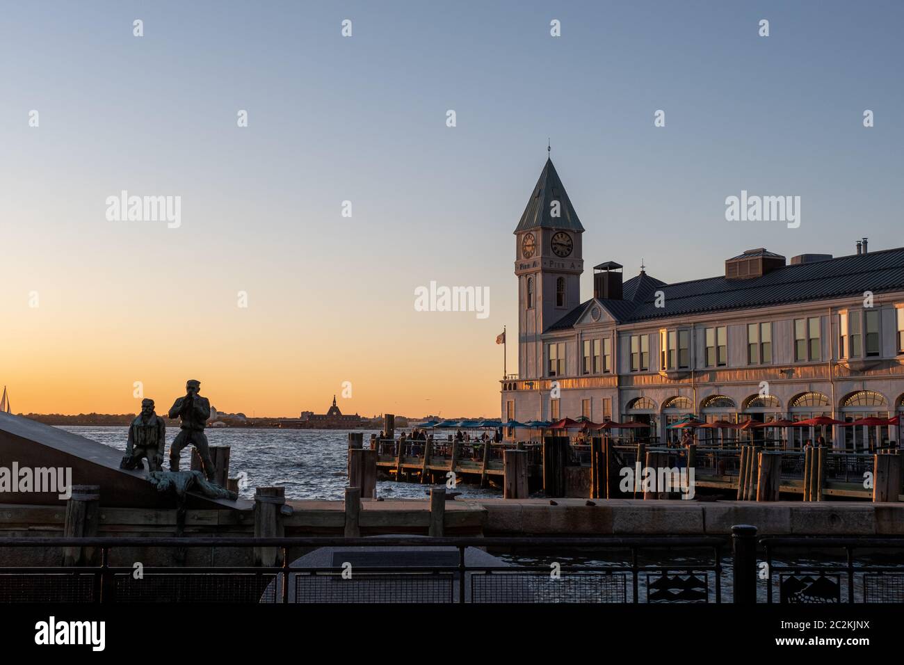 Herbstfärbung des Battery Park Hudson River Waterfront in Lower Manhattan Stockfoto