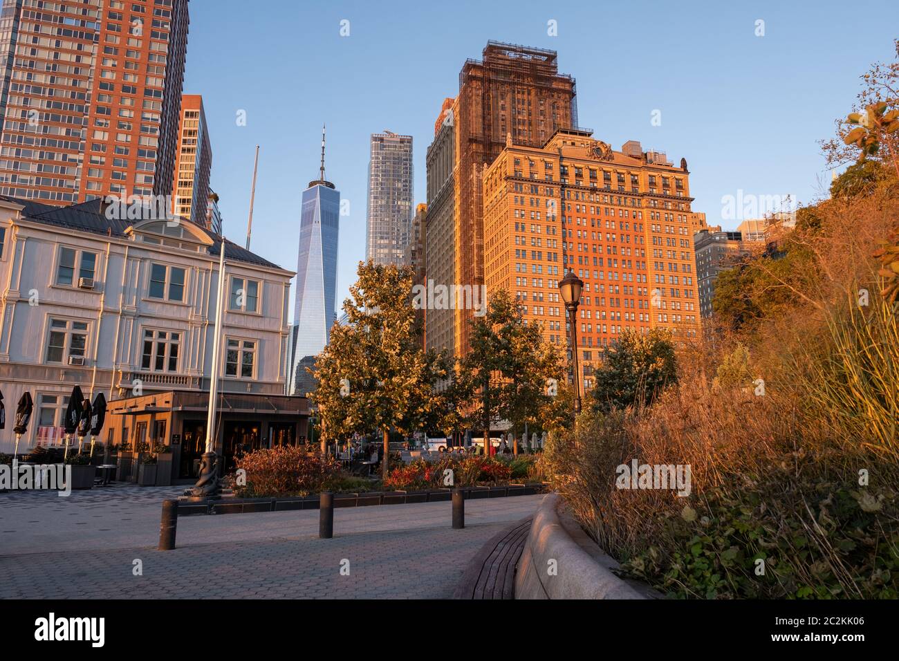 Herbstfärbung des Battery Park Hudson River Waterfront in Lower Manhattan Stockfoto