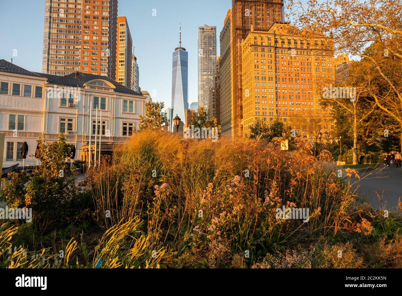 Herbstfärbung des Battery Park Hudson River Waterfront in Lower Manhattan Stockfoto