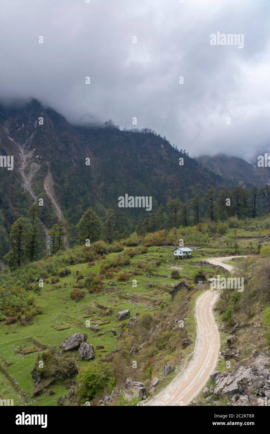 Luftaufnahme der Lachun Gurudongmar Straße in Sikkim, Indien Stockfoto