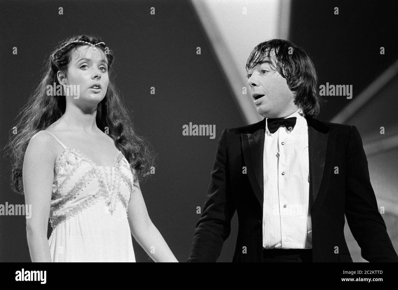 LONDON, GROSSBRITANNIEN. Juli 1985: Produzent/Komponist Andrew Lloyd-Webber & Ehefrau Sarah Brightman bei einer Veranstaltung in London. © Paul Smith/Featureflash Stockfoto LONDON, GROSSBRITANNIEN. Juli 1985: Produzent/Komponist Andrew Lloyd-Webber & Ehefrau Sarah Brightman bei einer Veranstaltung in London. © Paul Smith/Featureflash Stockfoto
