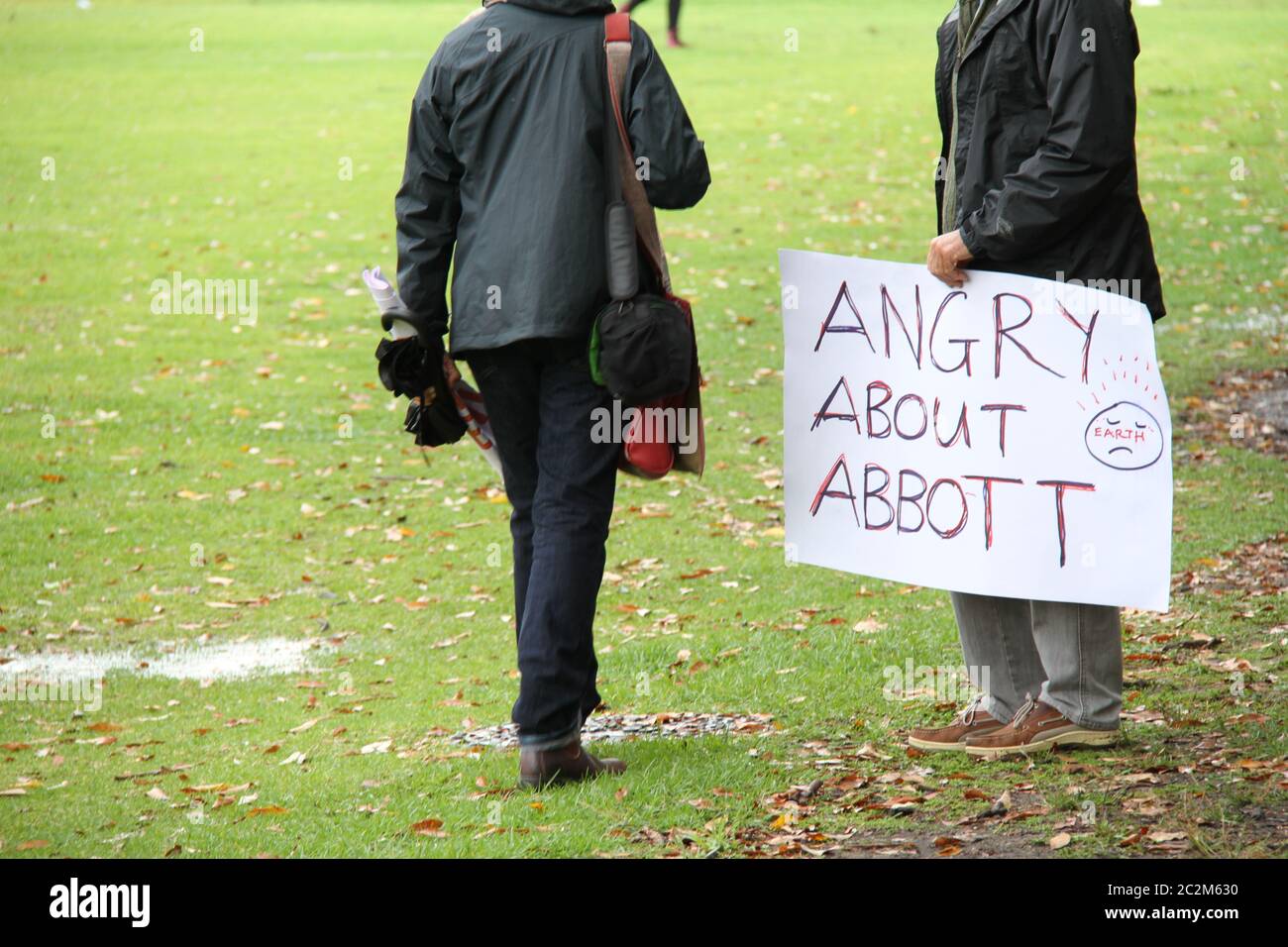 Einige Demonstranten des Klimawandels bei einer von GetUp! Organisierten Kundgebung In Prince Alfred Park war Sydney wütend über den australischen Premierminister Tony Abbott. Stockfoto