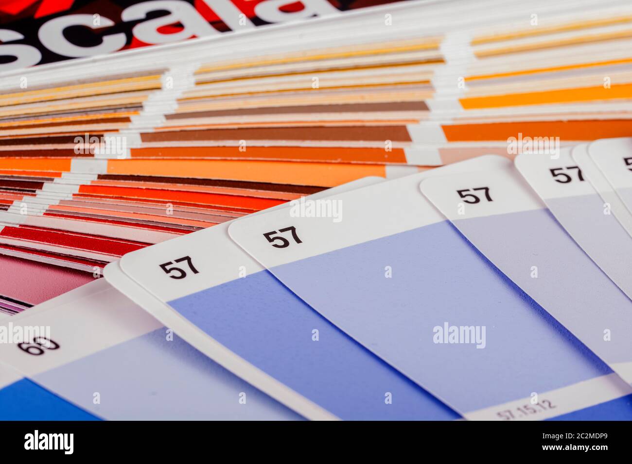 Rainbow-Farben auf einer cmcmcmy-Tabelle Stockfoto