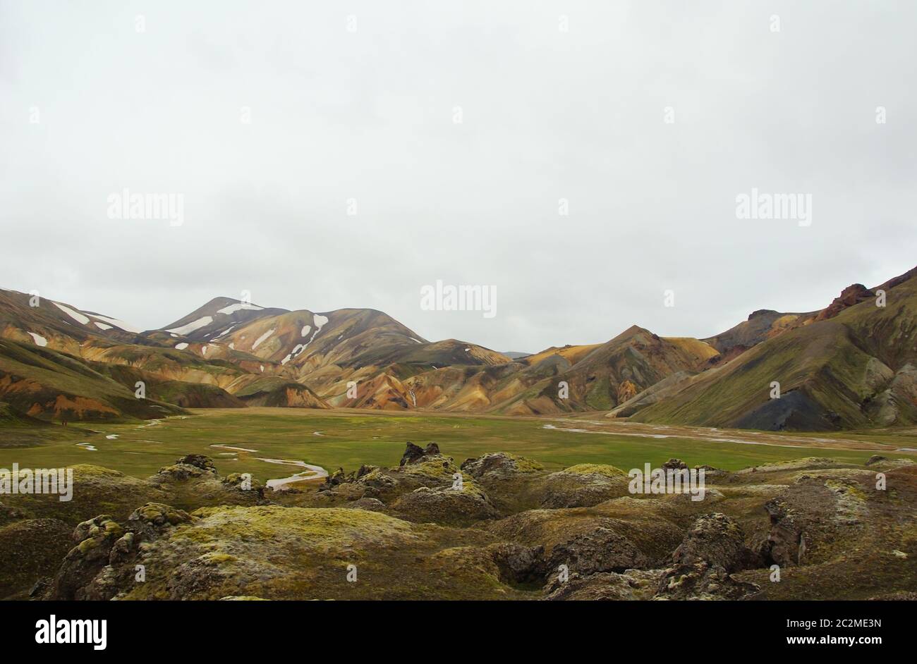 Wandern Sie in den farbigen Bergen des Landmannalaugar Naturparks Stockfoto