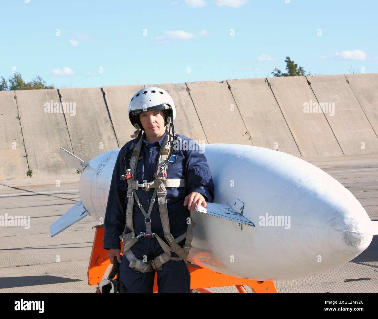 Der Militärpilot im Flugzeug Stockfoto