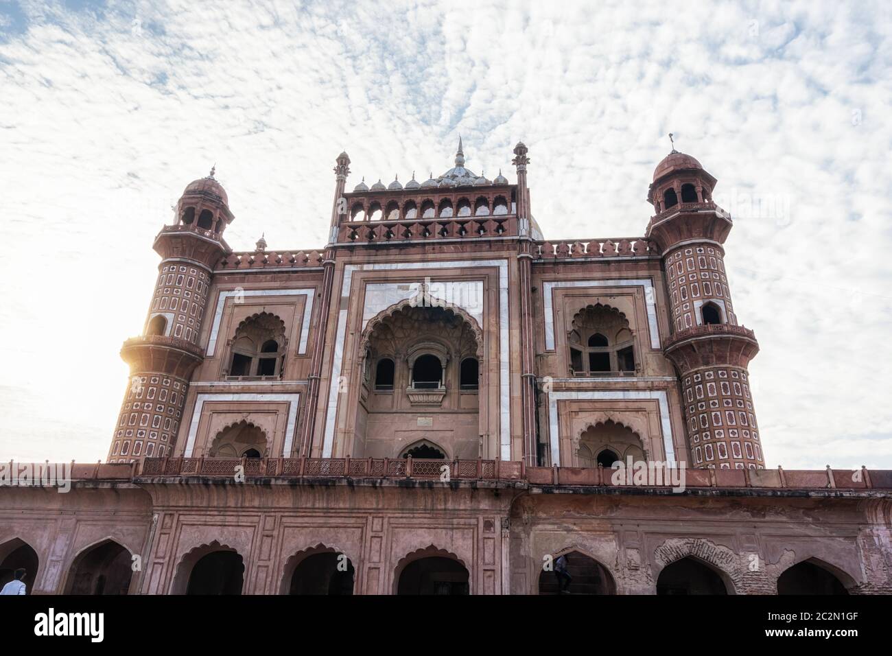 safdarjung Grabmausoleum Kuppel und die umliegende Grabanlage Landschaft. Aufgenommen in Neu delhi, Indien Stockfoto