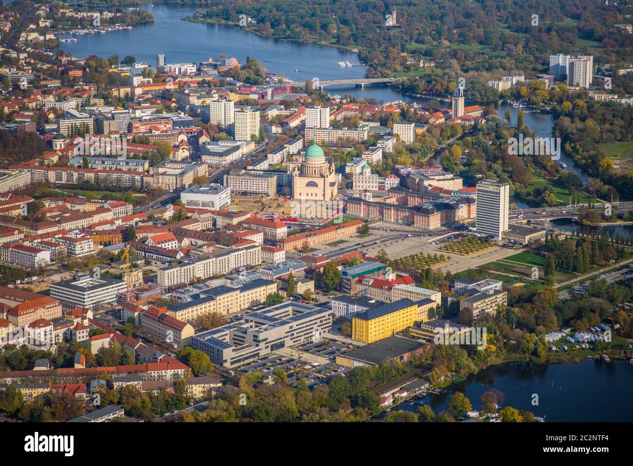 Potsdam, Deutschland, zentrale Stadt mit Brandenburger landtag, St. Nikolaikirche Potsdam, Hauptbahnhof, Havel, Luftaufnahme im Frühherbst Stockfoto