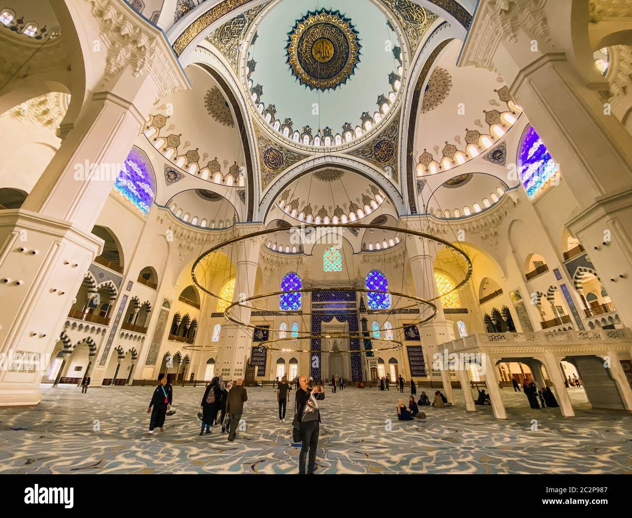 30. Oktober 2019. Istanbul. Blick auf die Kuppel in der Istanbuler Camlica Moschee. Camlica Moschee Türkisch Camlica Camii. Buyuk Caml Stockfoto