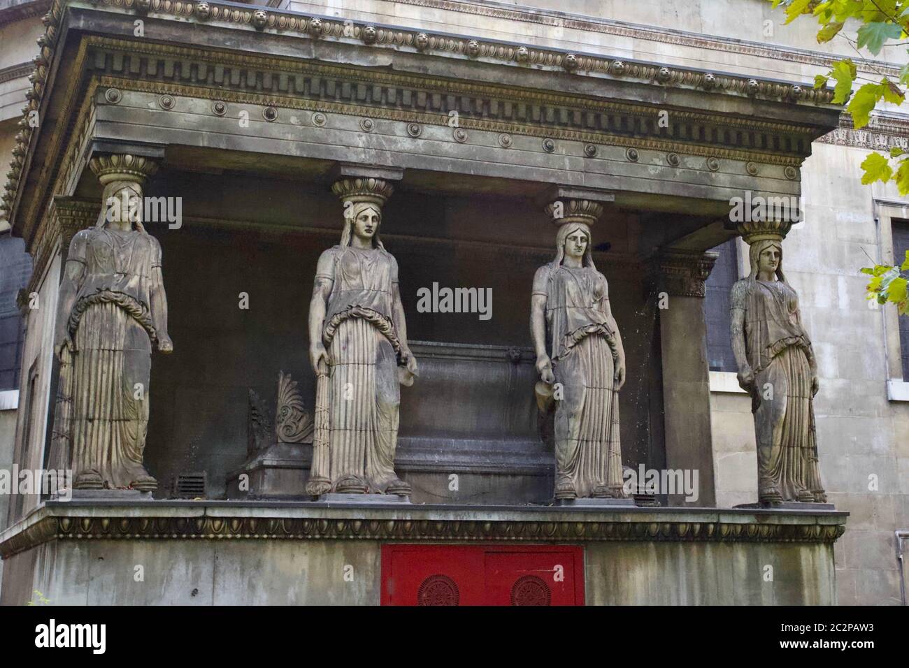 Die Caryatids, St Pancras Church, Euston Road, Bloomsbury, Camden, London. Stockfoto