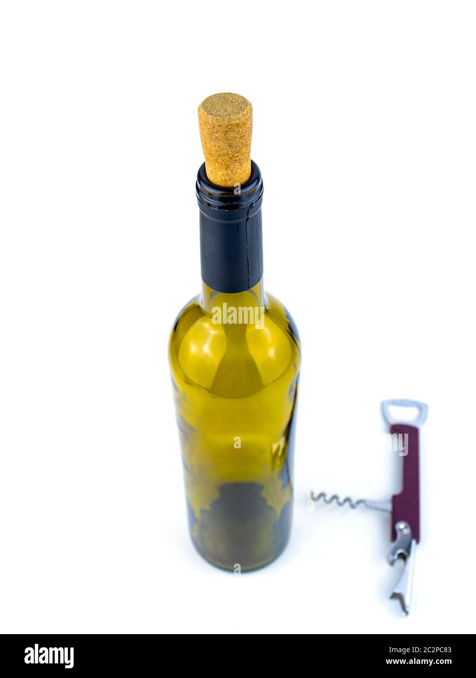 Korken aus der Flasche Wein und ein Korkenzieher auf einem weißen Hintergrund. Für Text platzieren. Stockfoto