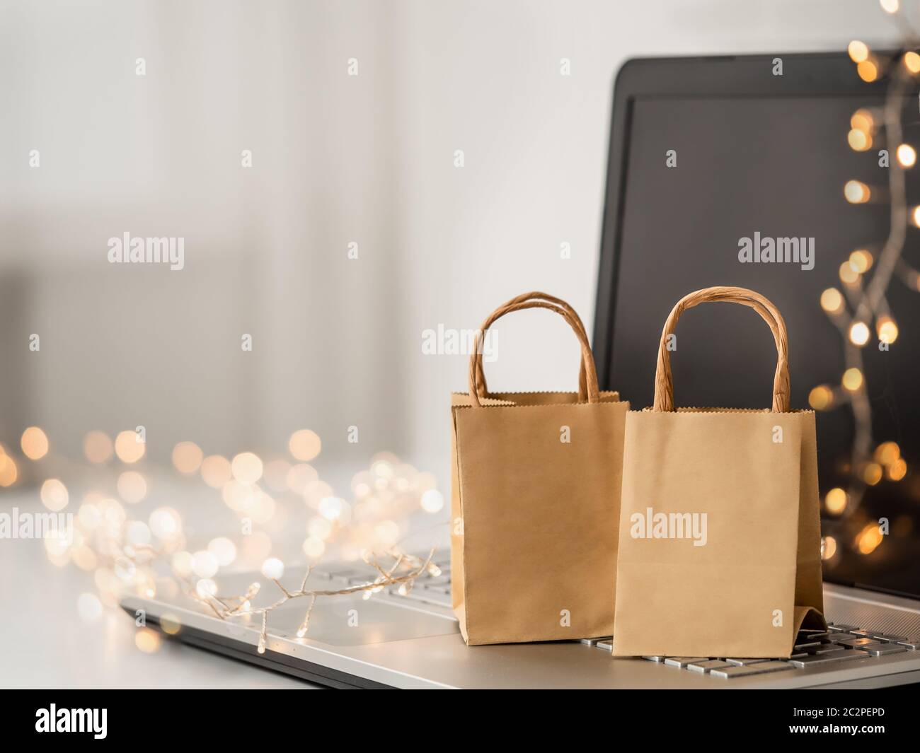 Winterurlaub Shopping online Stockfoto