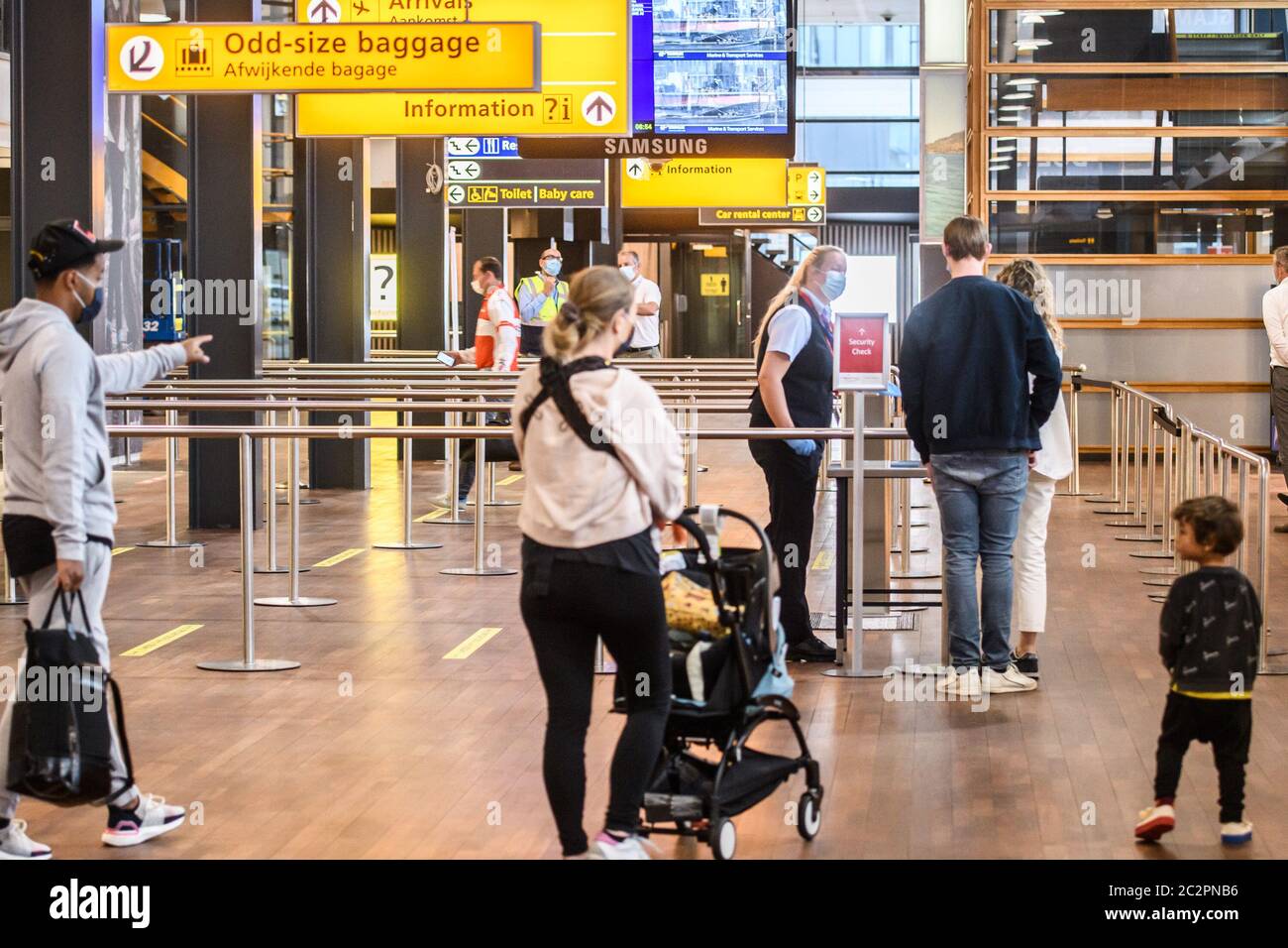 ROTTERDAM, 18-06-2020, erster Touristenflug nach Faro (Portugal) mit Transavia vom Flughafen Rotterdam Den Haag seit Ausbruch des Coronavirus. Kredit: Pro Shots/Alamy Live Nachrichten Stockfoto