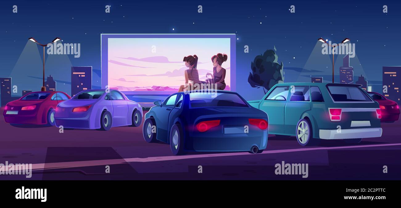 Kino im Freien, Kino mit Drive-in-Kino und Autos auf dem Parkplatz im Freien. Vektor-Cartoon-Illustration der Sommer Nacht Stadt mit Mädchen auf dem Dach des Automobils sitzen und Film auf dem großen Bildschirm Stock Vektor