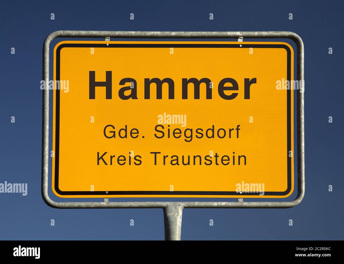 Ortseingangsschild Hammer, ein Ortsteil der Gemeinde Siegsdorf, Kreis  Traunstein, Deutschland Stockfotografie - Alamy
