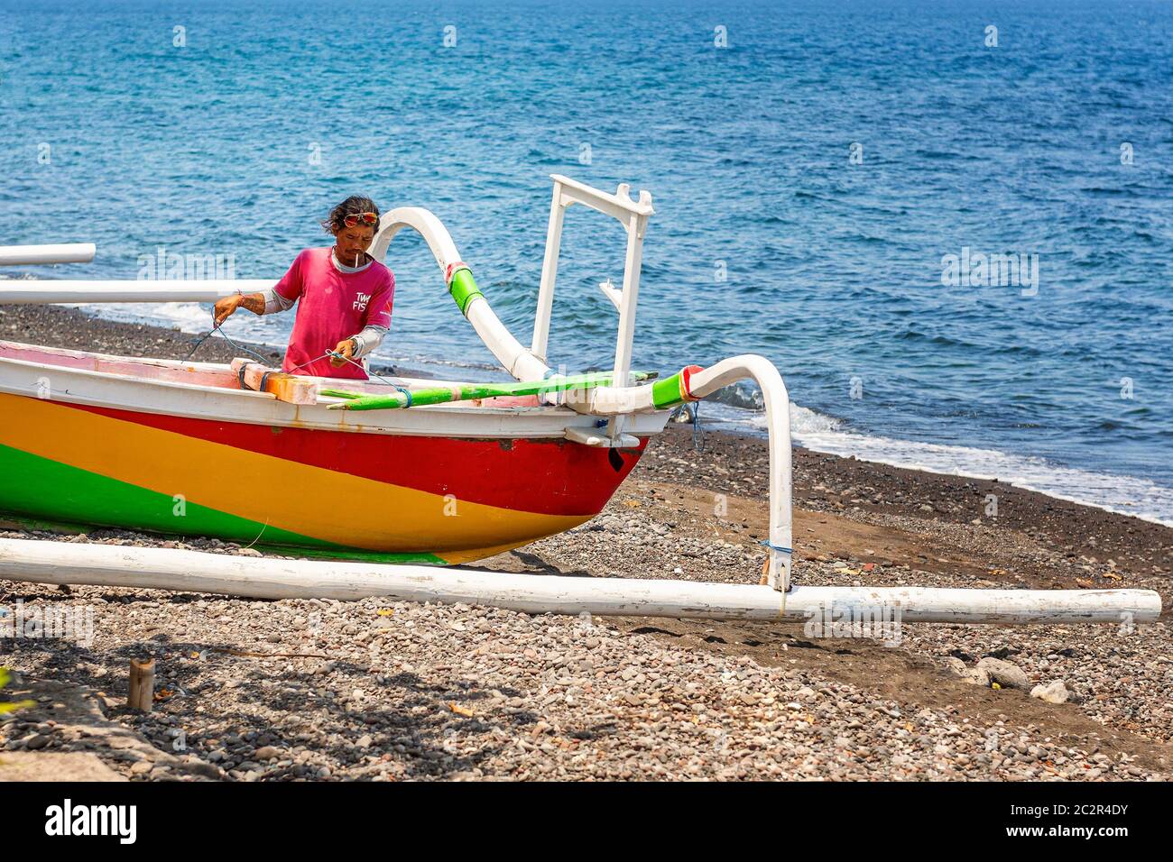 Fischer Reparatur Ein Netz Im Boot Fischereihafen Ägypten