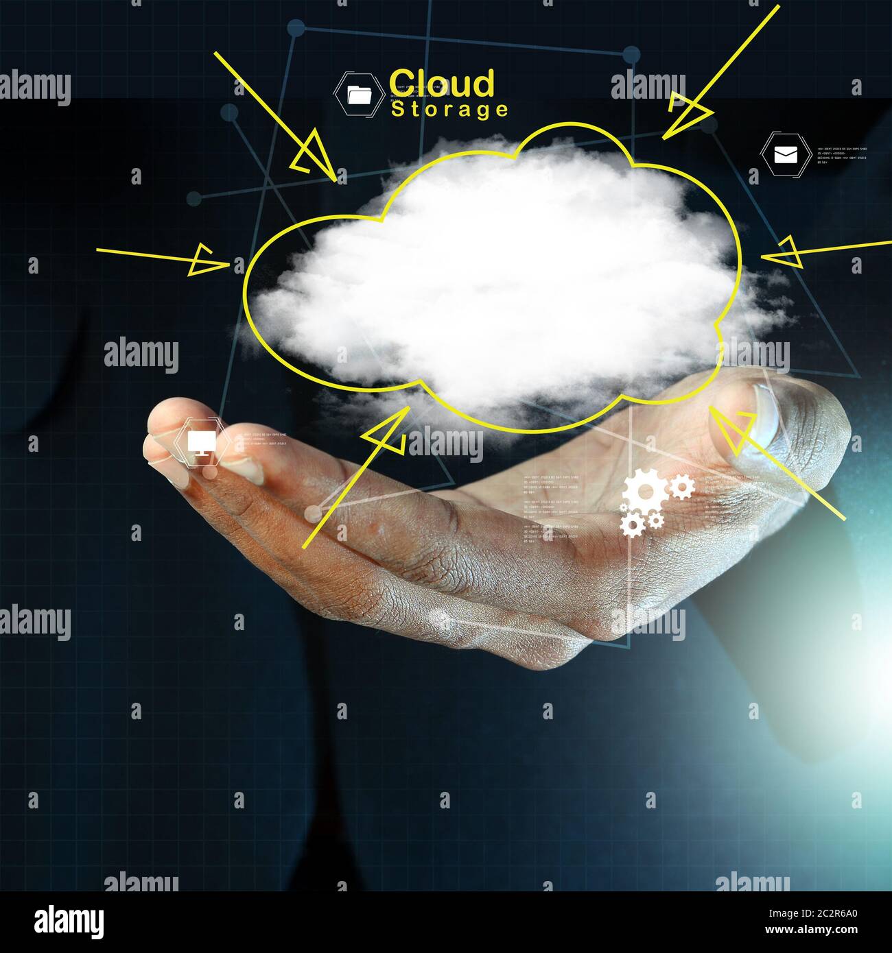Hände, die die Cloud computing Symbol Stockfoto