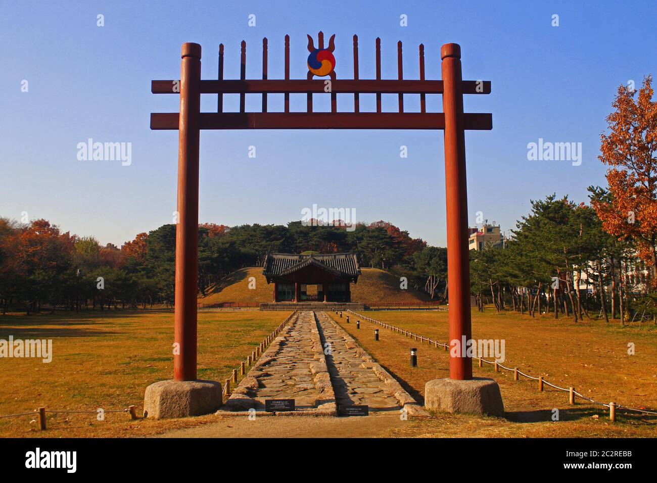 Der Eingang des Jeongneung-Tempels in Seoul Stockfoto