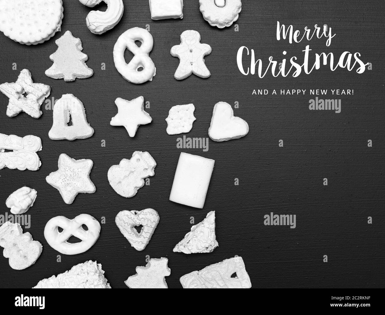 Viele verschiedene White christmas Cookies auf schwarzem Hintergrund Stockfoto