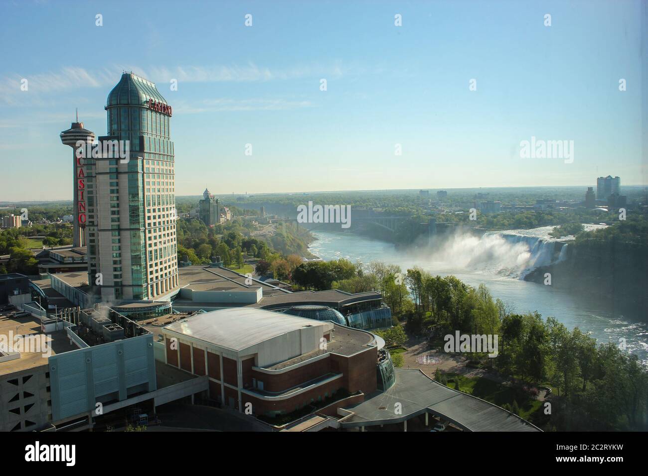 Malerische Aussicht auf die Niagarafälle und die Gebäude in Ontario, Kanada Stockfoto