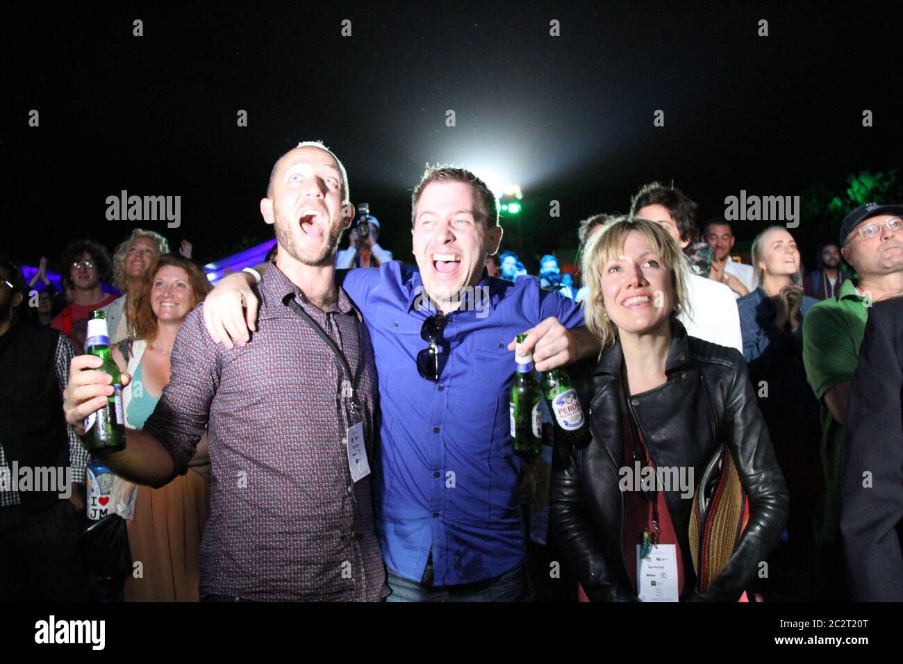 Die Leute feiern Bamboozled gewinnen Tropfest beim Tropfest Kurzfilmfestival. Stockfoto