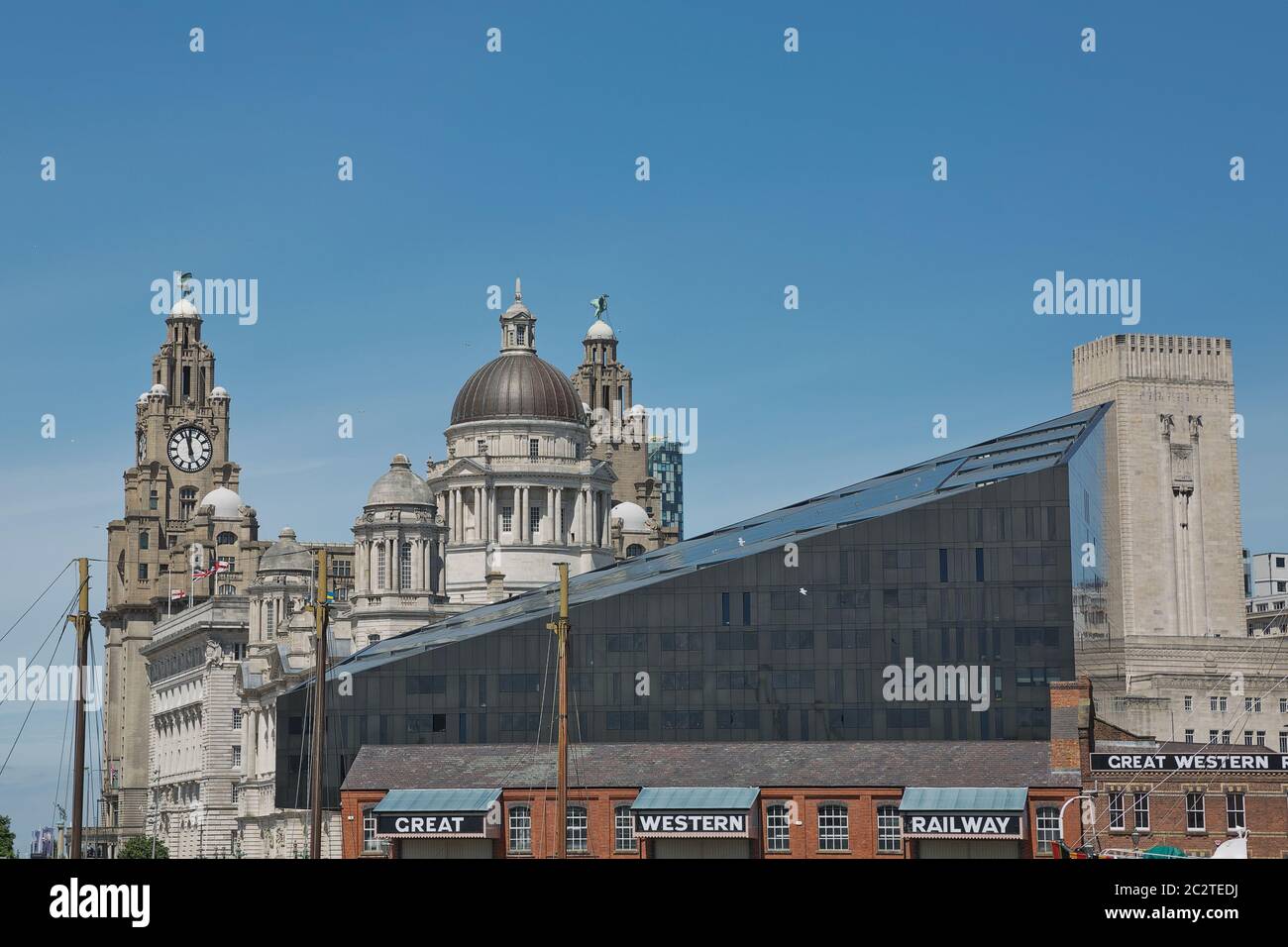 Port of Liverpool Building (oder Dock Office) in Pier Head, entlang der Liverpool Waterfront, England, Stockfoto