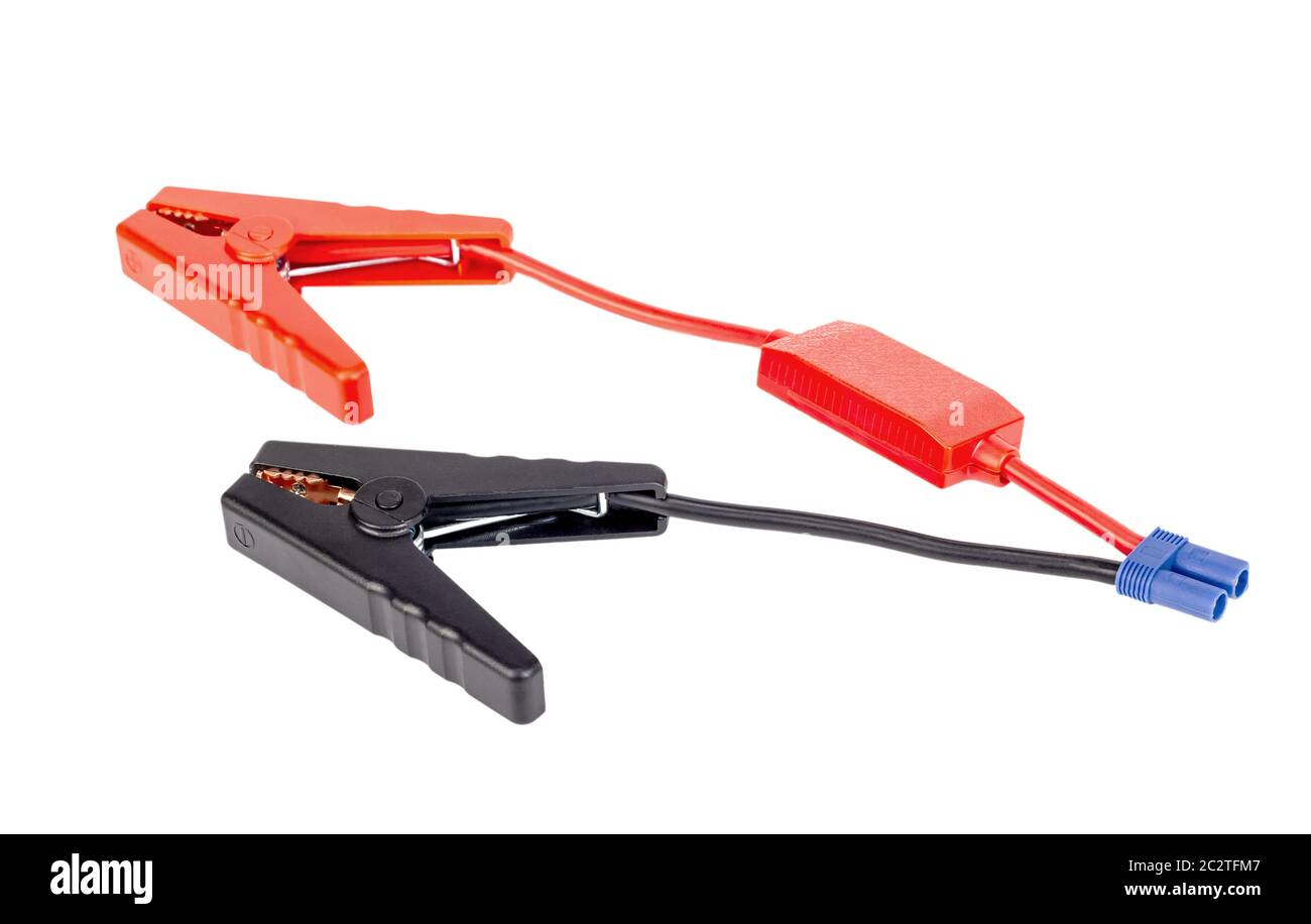 Rot und Schwarz Auto Batterie Jumper Kabel für Ladegerät oder Booster auf weißem Hintergrund. Stockfoto