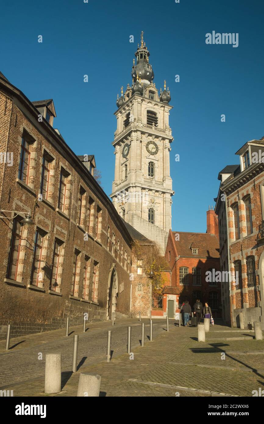 Der Glockenturm von Mons ist das Symbol der Stadt und liegt auf einem Hügel. Es ist der einzige barocke Glockenturm. Stockfoto