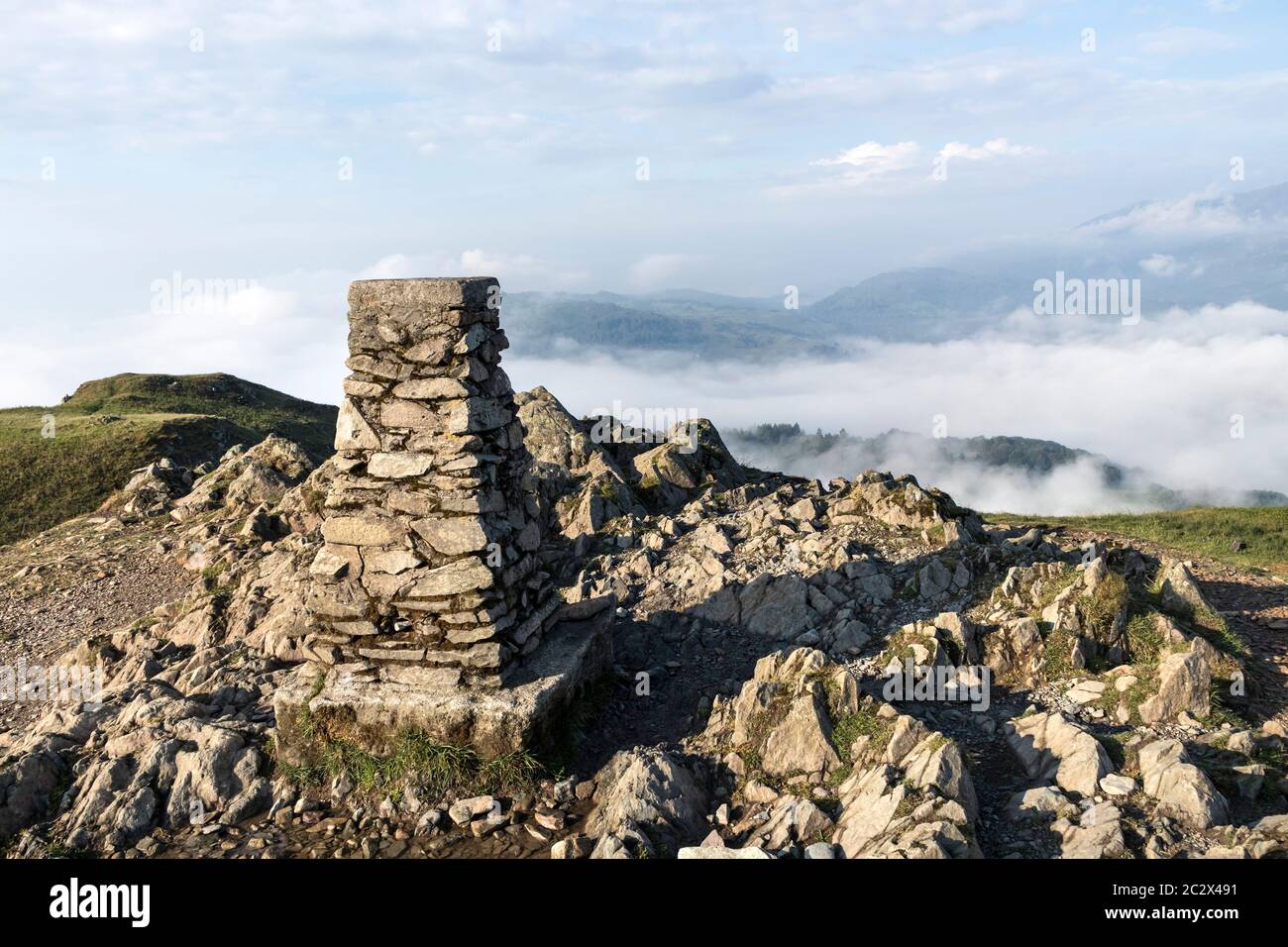Der Gipfel von Loughrigg fiel und der Blick Südwesten, Lake District, Cumbria, Großbritannien Stockfoto