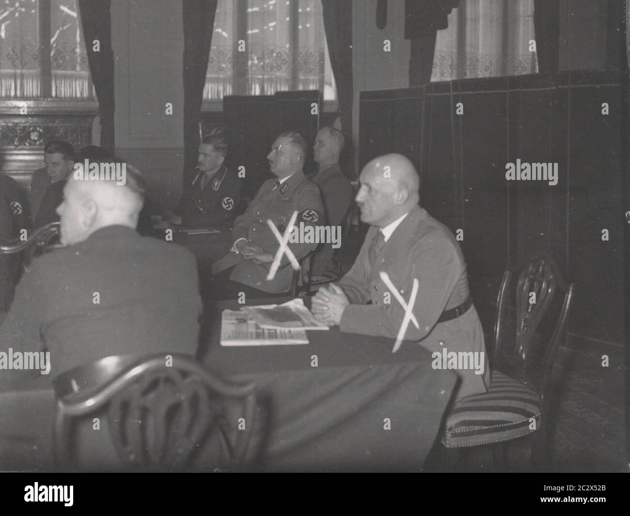 Konferenz von Gauleiter Reichskulturminister Rust und Gauleiter von Franken Julius Steicher Heinrich Hoffmann Fotografien 1933 Adolf Hitlers offizieller Fotograf und ein Nazi-Politiker und Verleger, der Mitglied des intime Zirkels Hitlers war. Stockfoto