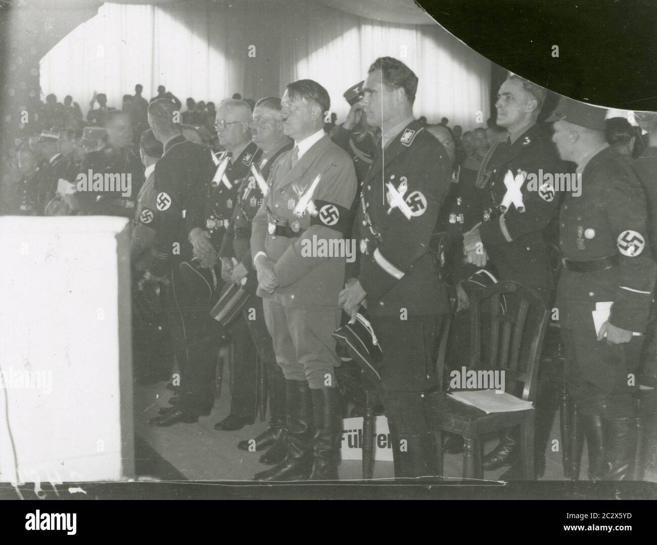 Bilder von der Reichsparteitagsversammlung 1933 in Nürnberg - Parteitag Schwartz, Roehm, Hitler, Hess, Stenge, Adjutant von Hess Heinrich Hoffmann Fotografien 1933 Adolf Hitlers offizieller Fotograf und ein Nazi-Politiker und Verleger, der Mitglied des intime Hitlerkreises war. Stockfoto