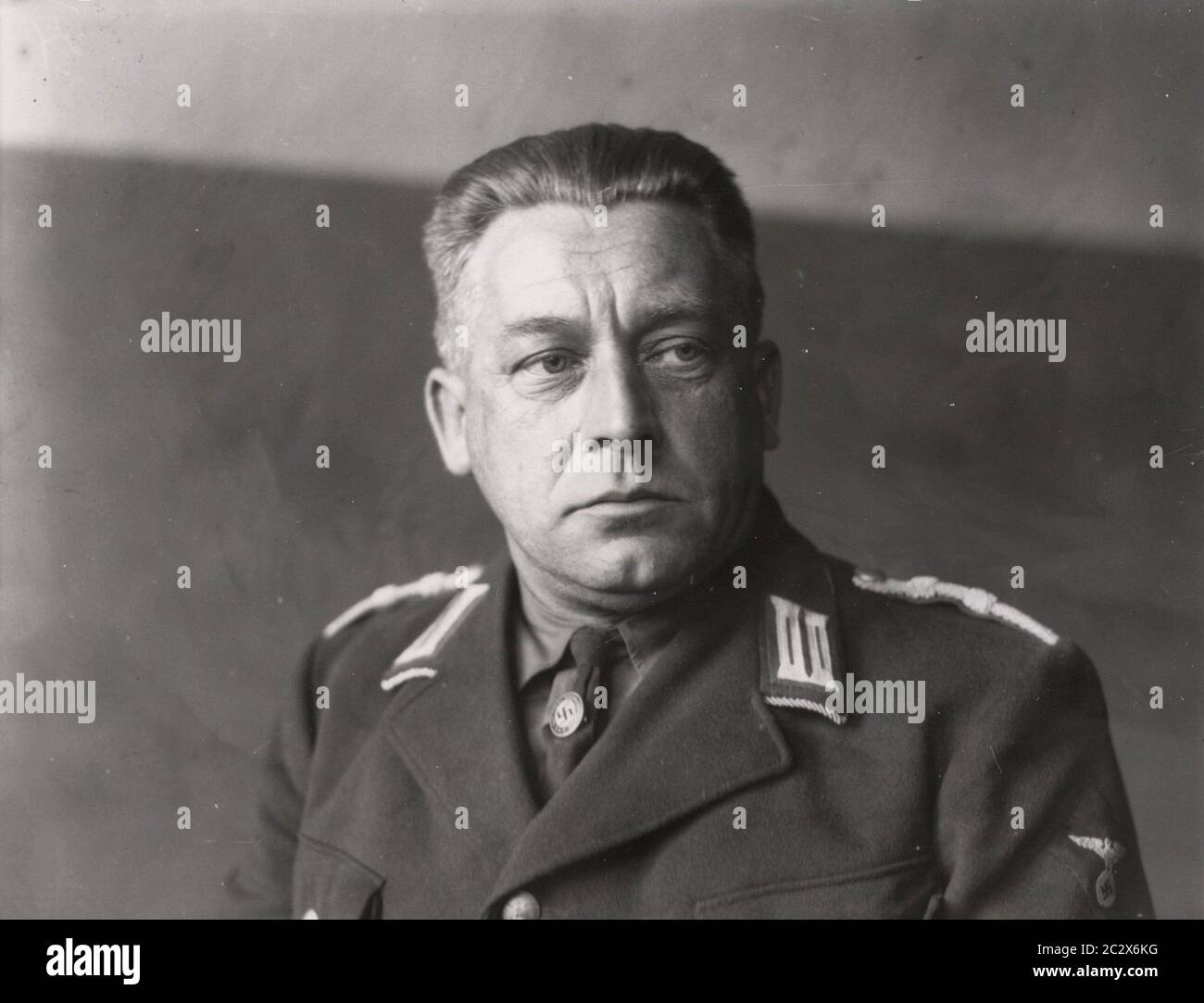 Porträt von Männern in Zivilkleidung Heinrich Hoffmann Fotografien 1933  Adolf Hitlers offizieller Fotograf und ein Nazi-Politiker und Verleger, der  Mitglied des intimen Hitlerkreises war Stockfotografie - Alamy