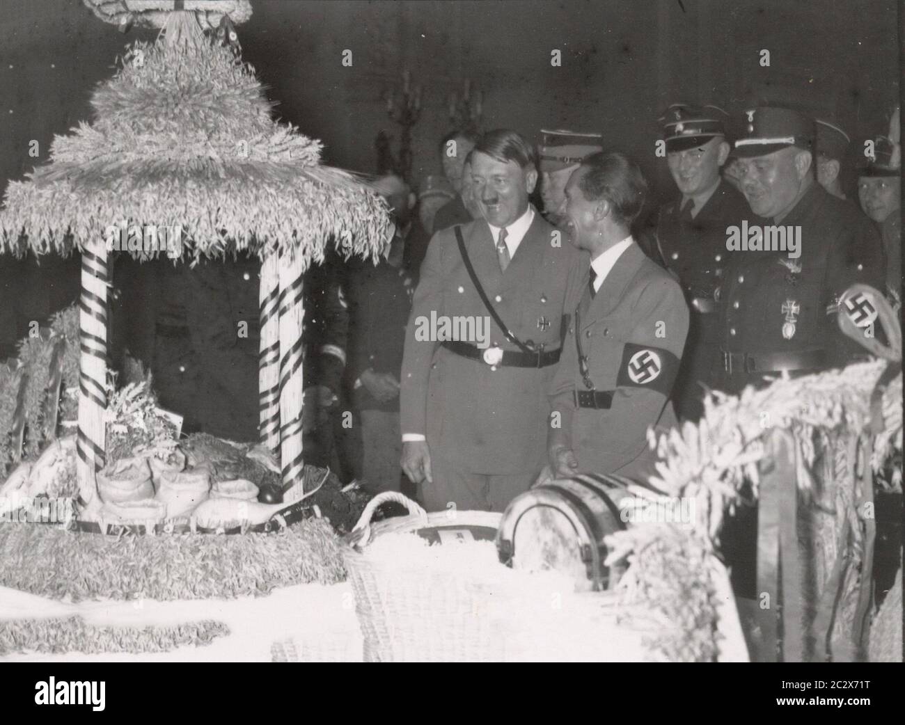 Thanksgiving-Tag auf dem bückeberg bei Hameln - Goebbels und Darre Heinrich Hoffmann Fotografien 1933 Adolf Hitlers offizieller Fotograf und Nazi-Politiker und Verleger, der Mitglied des intime Hitlerkreises war. Stockfoto