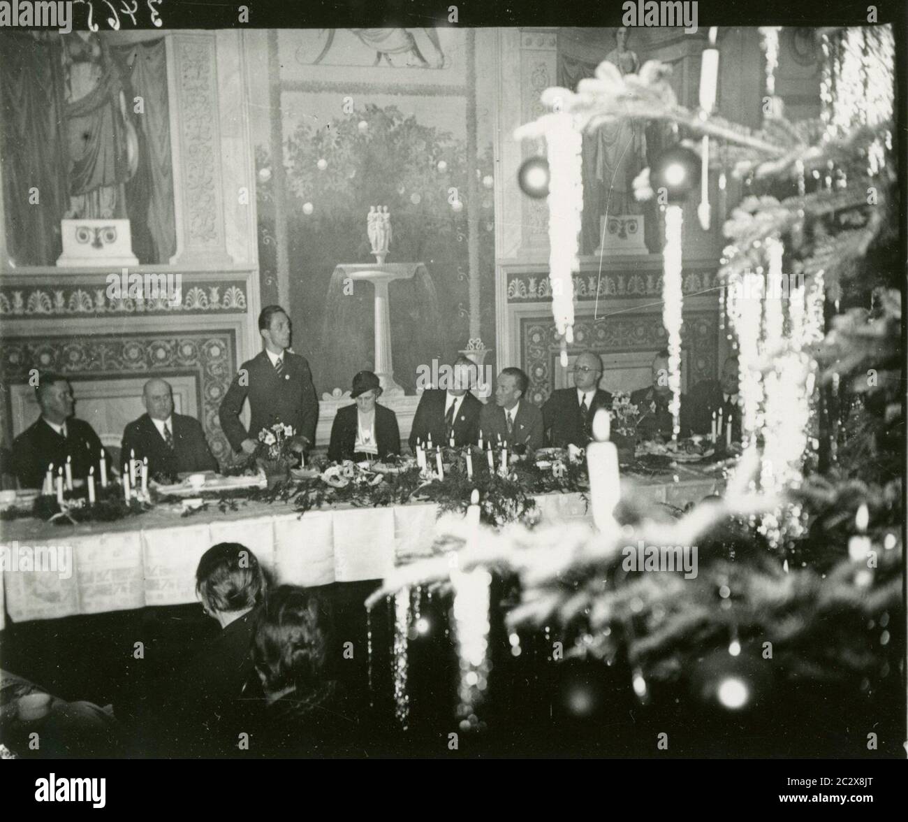 Weihnachtsfeier im Propagandaministerium - Goebbels Heinrich Hoffmann fotografiert 1933 Adolf Hitlers offizieller Fotograf und ein Nazi-Politiker und Verleger, der Mitglied des intimen Hitlerkreises war. Stockfoto