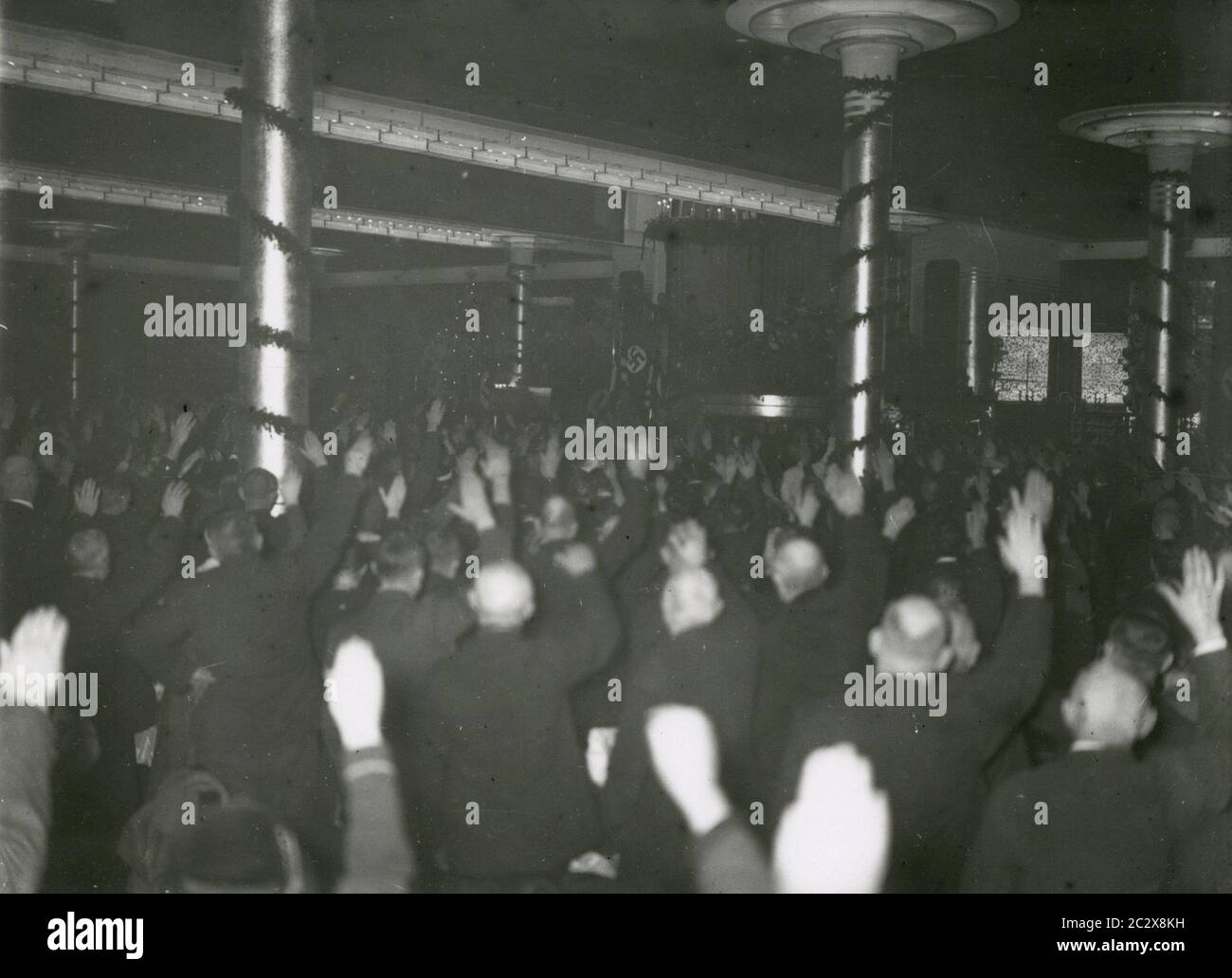 Heinrich Hoffmann fotografiert 1933 Adolf Hitlers offizieller Fotograf