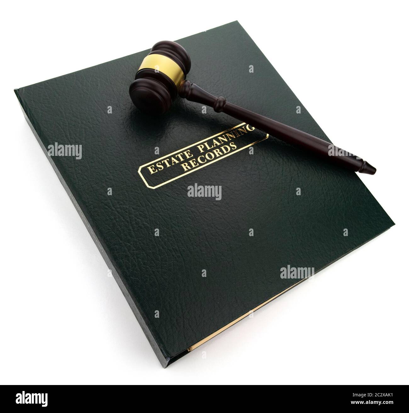 Isolierte Baugrundplanung und Holzhammer auf weißem Hintergrund. Stockfoto