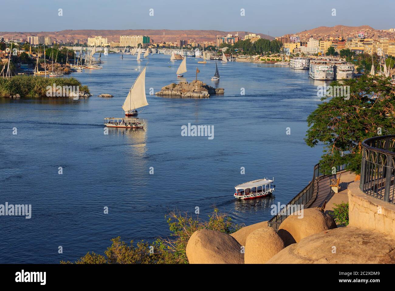 Felucca Boote auf dem Nil in Assuan Stockfoto