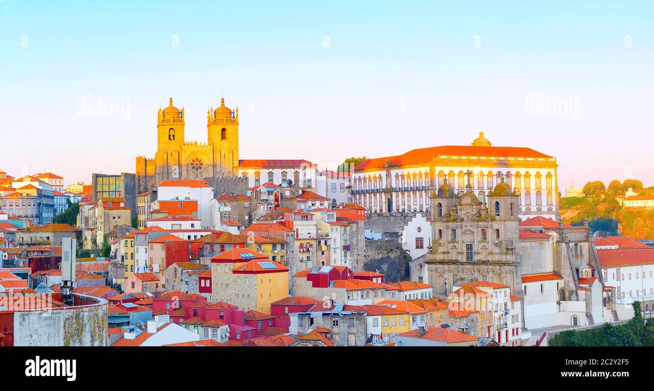 Panorama Porto Altstadt Ribeira Stockfoto