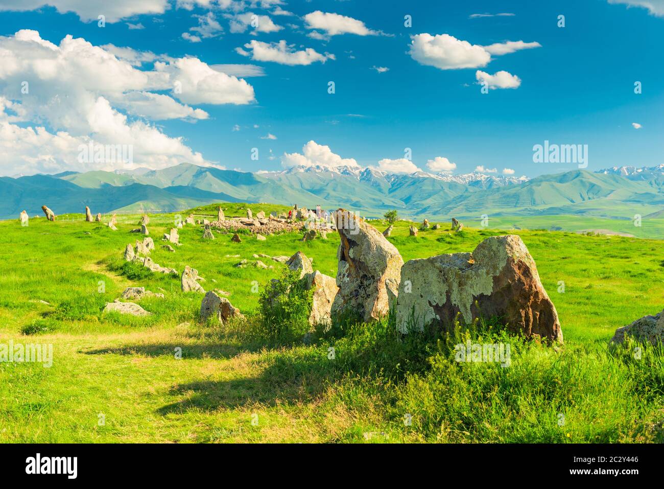 Steine des armenischen Stonehenge, Zorats Karer in Karahunj ungewöhnliche natürliche Attraktion Stockfoto