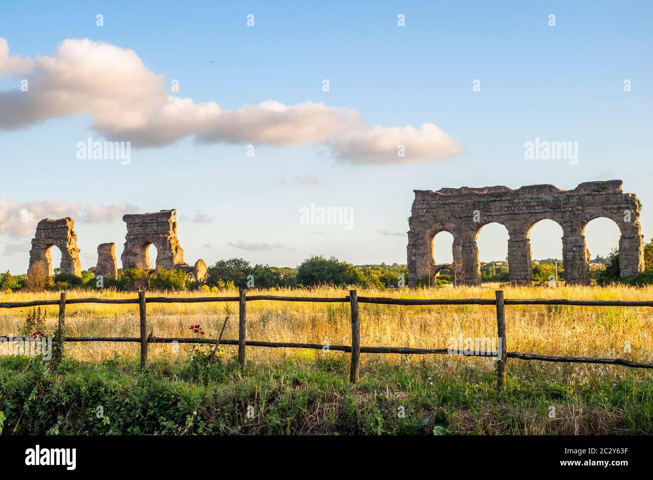 Rom aquädukt claudius -Fotos und -Bildmaterial in hoher Auflösung – Alamy