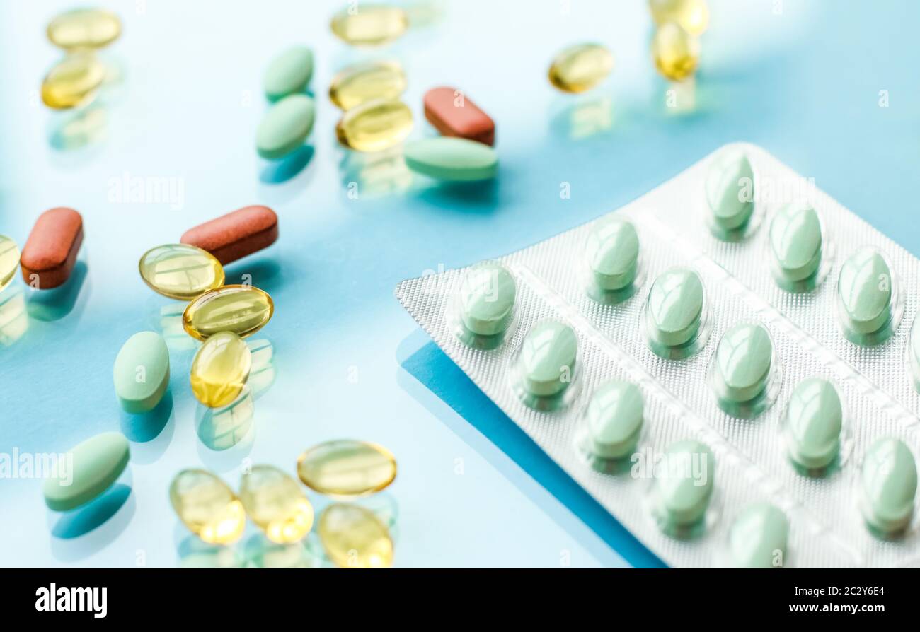 Pillen und Kapseln für die Ernährung, Anti-Aging-Schönheits-Ergänzungen, probiotische Medikamente, Pillen Vitamine als Medizin und Gesundheit Stockfoto