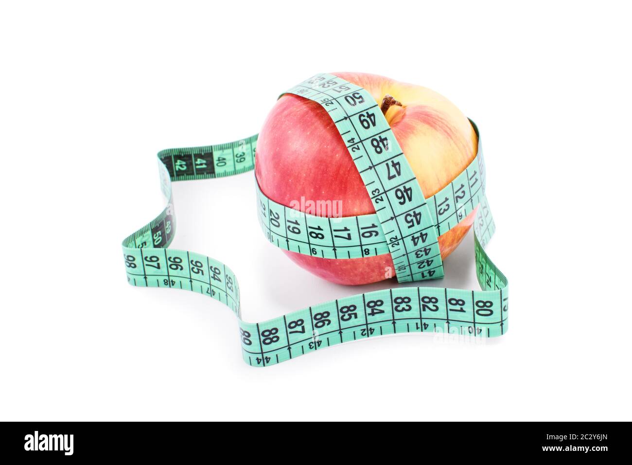 Ernährung, gesunde Ernährung, Gewichtsverlust Konzept. Maßband um einen Apfel gewickelt, isoliert auf weißem Hintergrund. Symbol der Vitamin-Diät, schlanke Form und Stockfoto