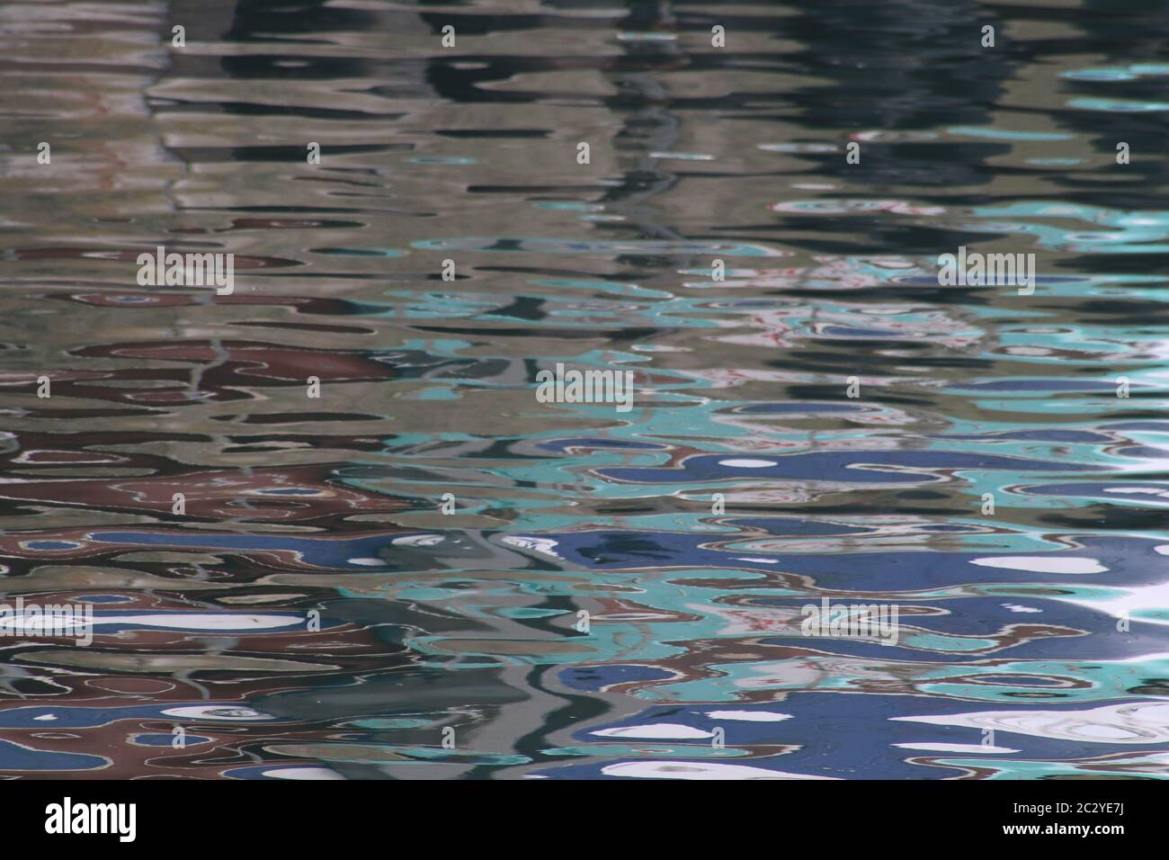 Spiegelungen im Wasser Stockfoto