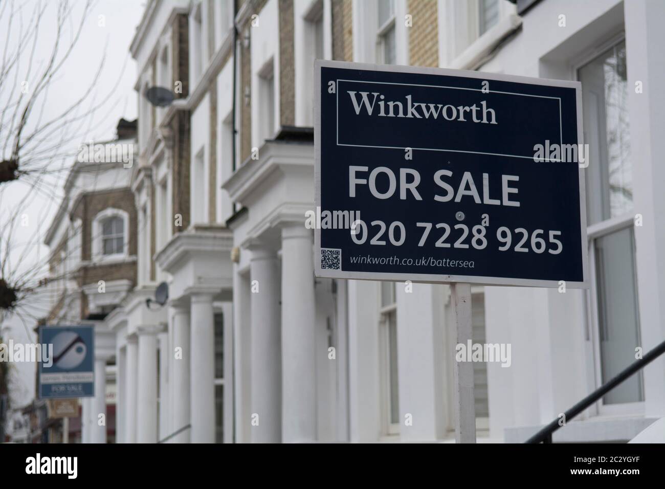 LONDON- Winkworth Immobilienmakler Zeichen Werbung Immobilie in London Stockfoto
