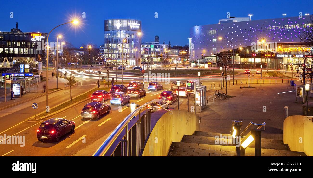 Berliner Platz am Abend, Essen, Ruhrgebiet, Nordrhein-Westfalen, Deutschland, Europa Stockfoto